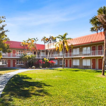 Vero Beach Inn & Suites Vero Beach I-95 (Adults Only) Exterior photo