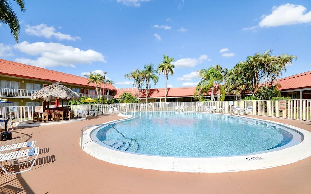 Vero Beach Inn & Suites Vero Beach I-95 (Adults Only) Exterior photo