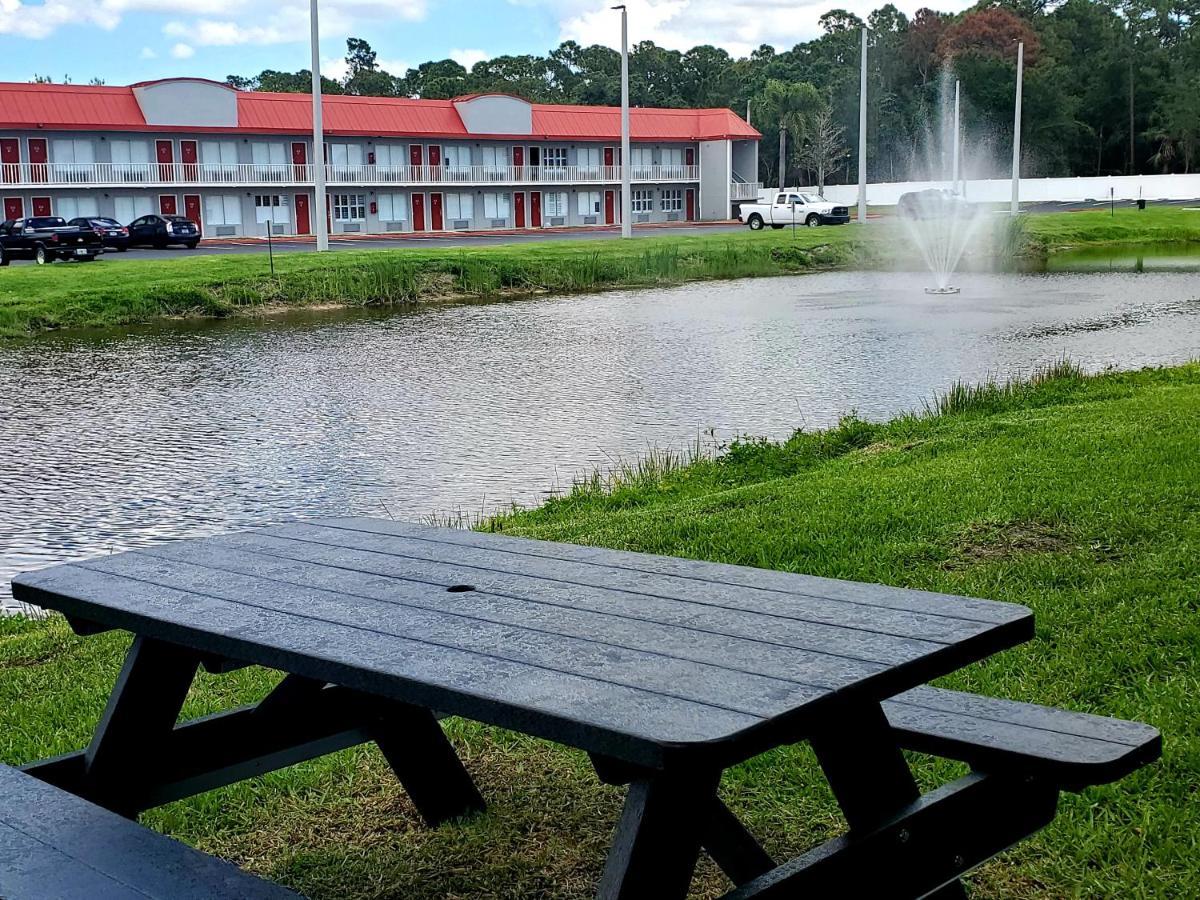 Vero Beach Inn & Suites Vero Beach I-95 (Adults Only) Exterior photo