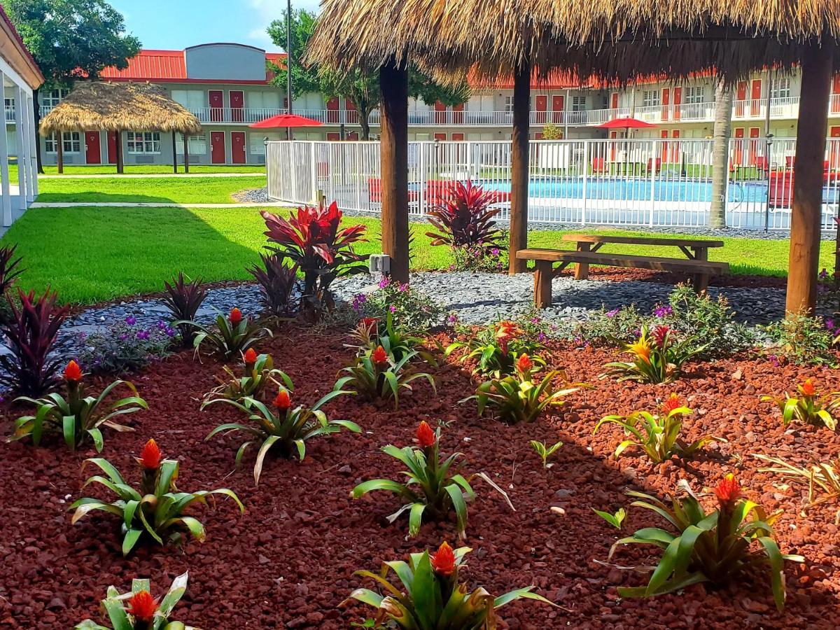 Vero Beach Inn & Suites Vero Beach I-95 (Adults Only) Exterior photo