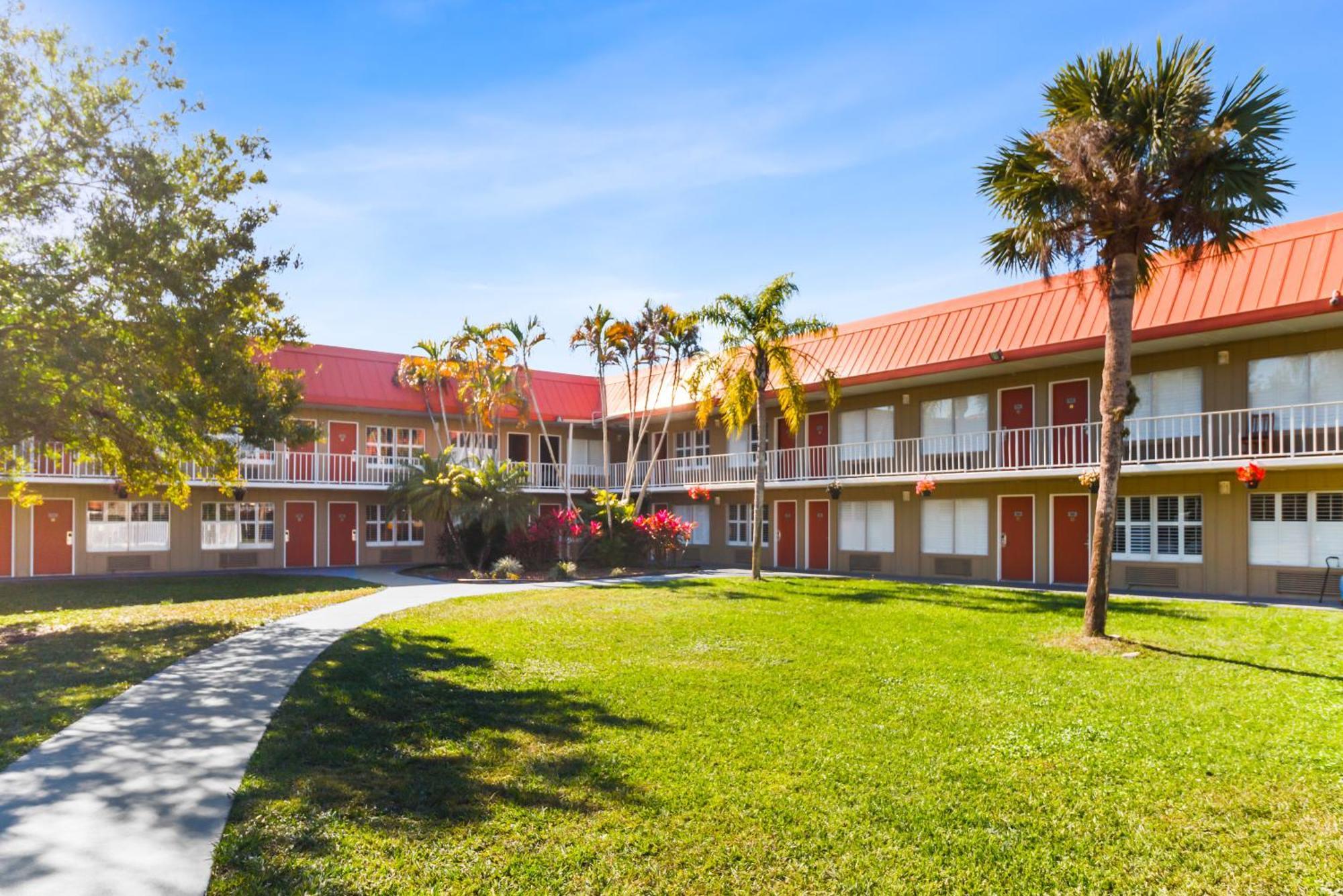 Vero Beach Inn & Suites Vero Beach I-95 (Adults Only) Exterior photo