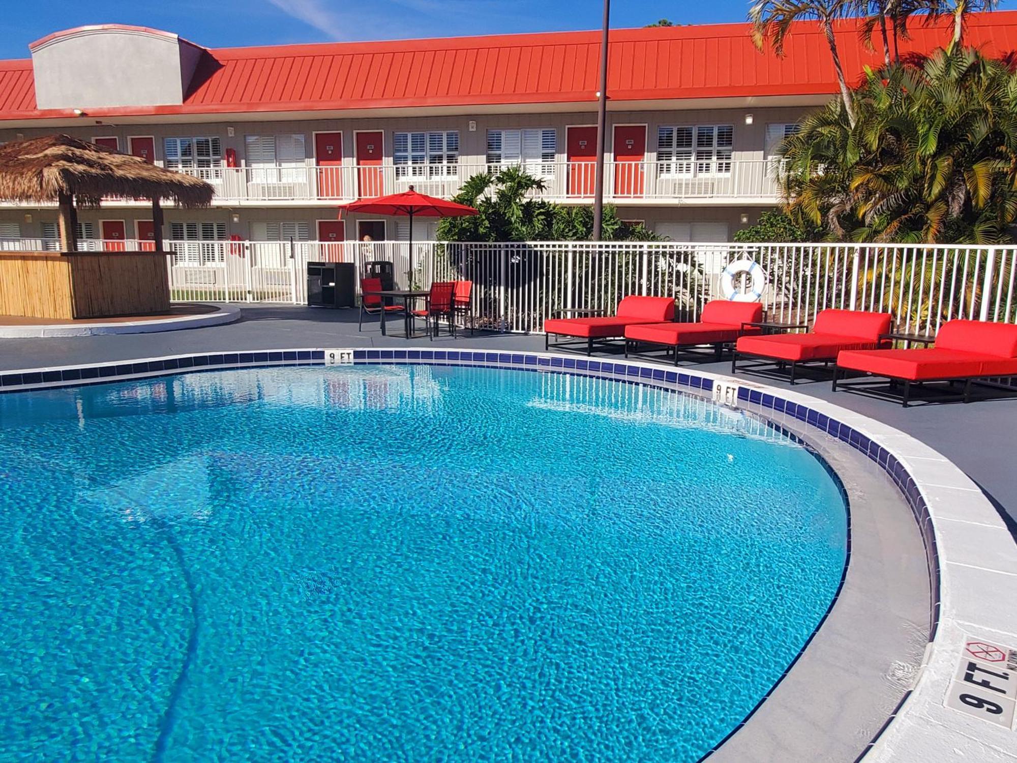 Vero Beach Inn & Suites Vero Beach I-95 (Adults Only) Exterior photo